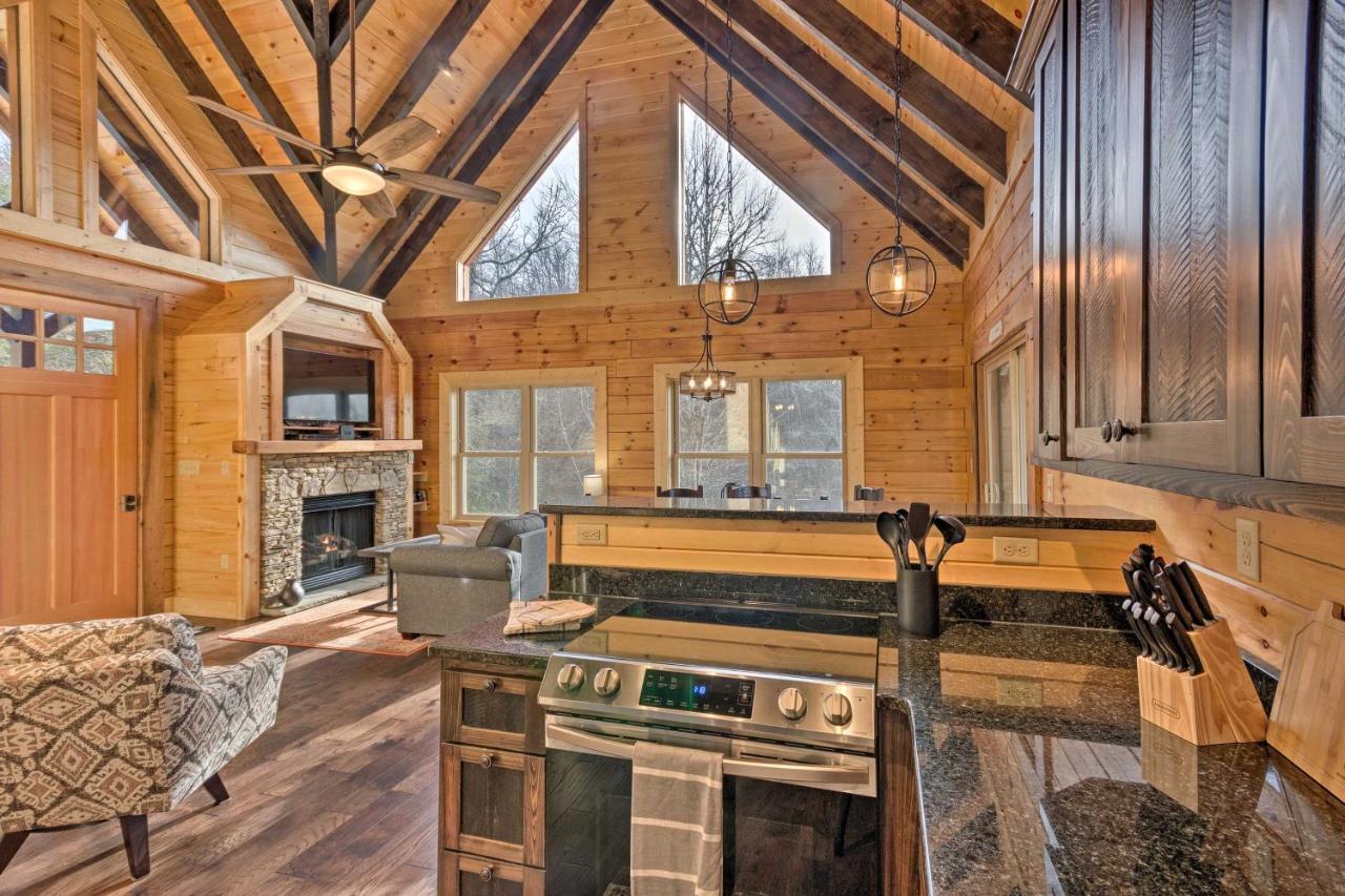 Hilltop Cabin On 5 Acres With Hot Tub And Waterfall! Bryson City Εξωτερικό φωτογραφία