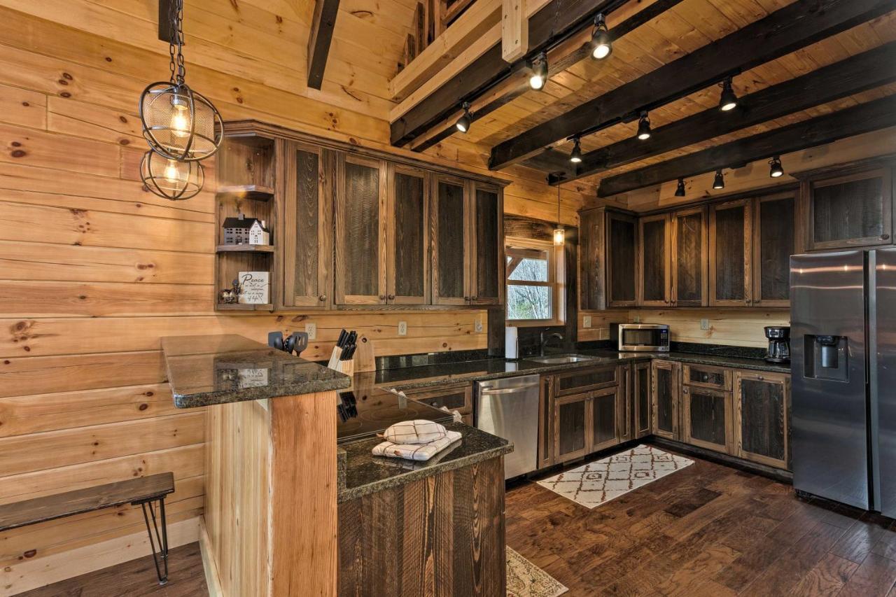 Hilltop Cabin On 5 Acres With Hot Tub And Waterfall! Bryson City Εξωτερικό φωτογραφία