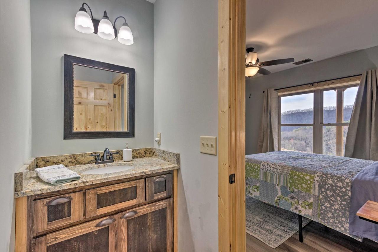 Hilltop Cabin On 5 Acres With Hot Tub And Waterfall! Bryson City Εξωτερικό φωτογραφία